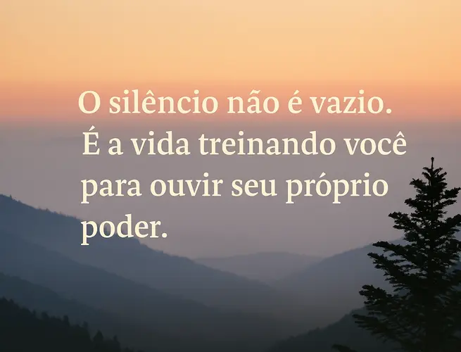 Frase inspiradora em português sobre silêncio e poder pessoal, com fundo de paisagem serena, ideal para quem busca Frases Positivas para Status.